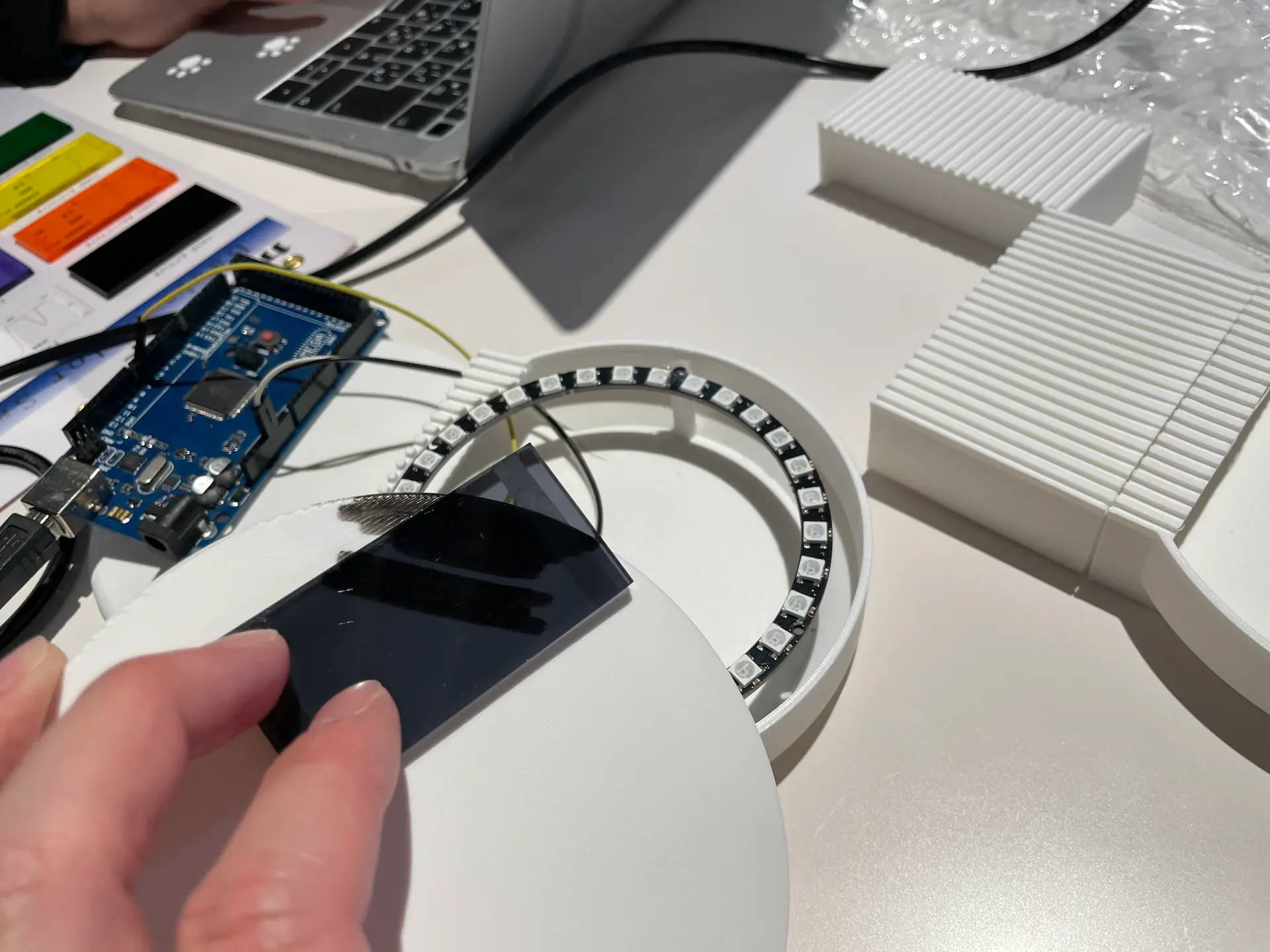 AccuVoltLink LED状態表示 UI/UX