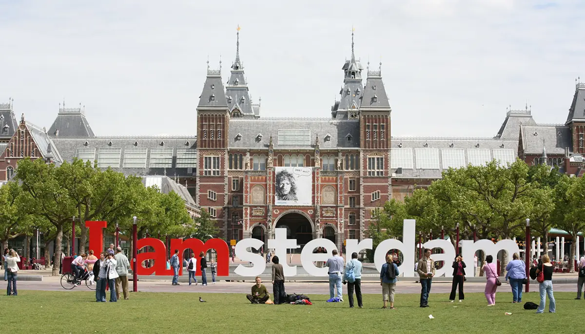 I amsterdamのキャンペーンとオブジェデザイン