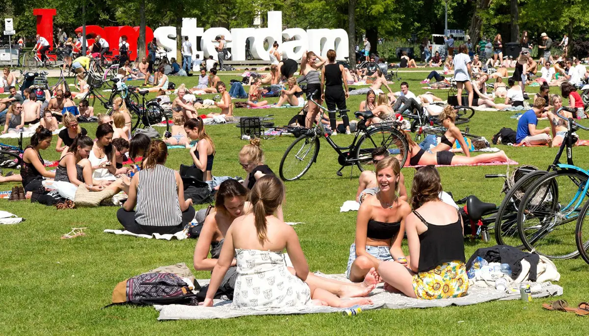 I amsterdamのキャンペーンとオブジェデザイン